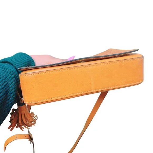 Vintage Bolsa Canela Embossed Leather Crossbody Bag With Floral Design - Picture 9 of 9